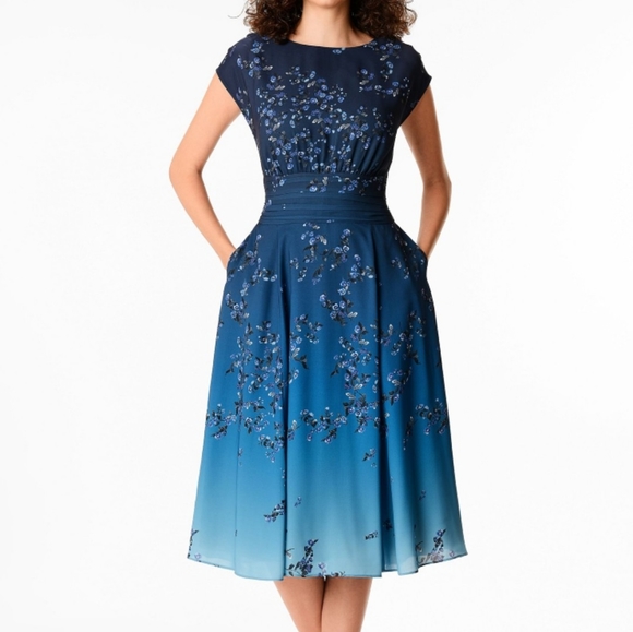 Eshakti Dress - Picture 1 of 7